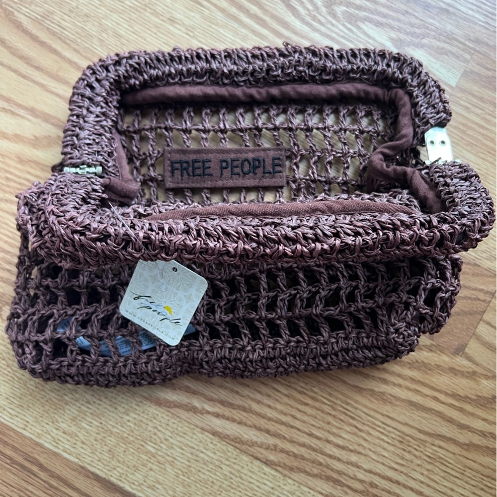 Free People Sand Bound Woven Raffia Straw Clutch in Chocolate NWT - Picture 6 of 6